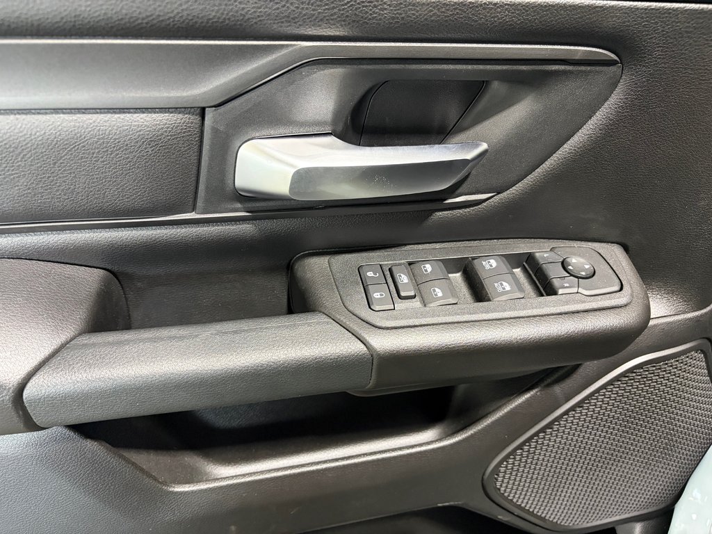 2026 Ram 1500 EXPRESS in Grand-Sault and Edmunston, New Brunswick - 8 - w1024h768px