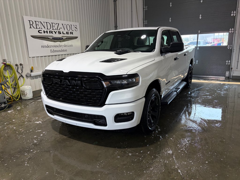 2026 Ram 1500 EXPRESS in Grand-Sault and Edmunston, New Brunswick - 1 - w1024h768px