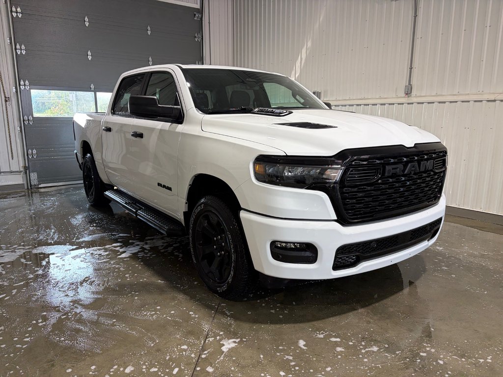 2026 Ram 1500 EXPRESS in Grand-Sault and Edmunston, New Brunswick - 3 - w1024h768px