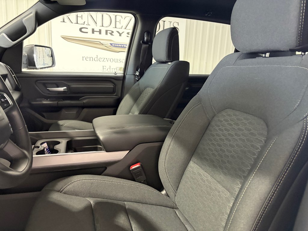 2026 Ram 1500 EXPRESS in Grand-Sault and Edmunston, New Brunswick - 30 - w1024h768px