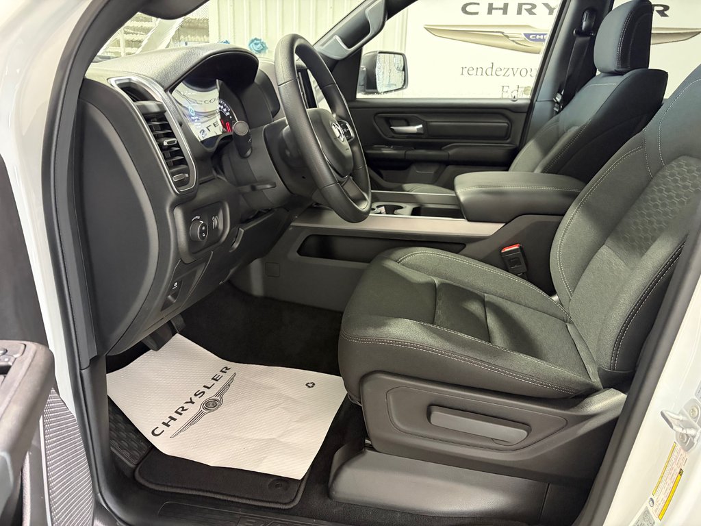 2026 Ram 1500 EXPRESS in Grand-Sault and Edmunston, New Brunswick - 12 - w1024h768px