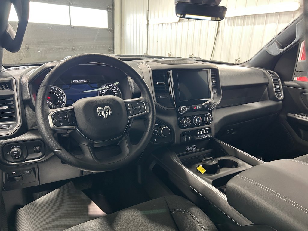 2027 Ram 1500 EXPRESS in Grand-Sault and Edmunston, New Brunswick - 7 - w1024h768px