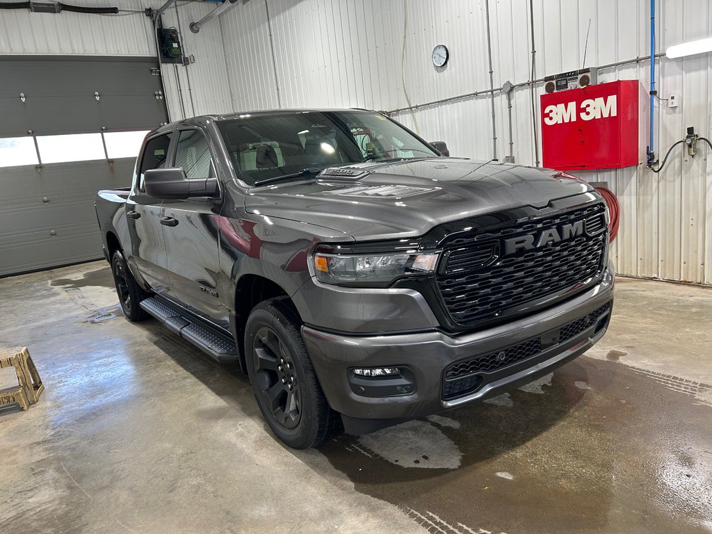 2027 Ram 1500 EXPRESS in Grand-Sault and Edmunston, New Brunswick - 3 - w1024h768px