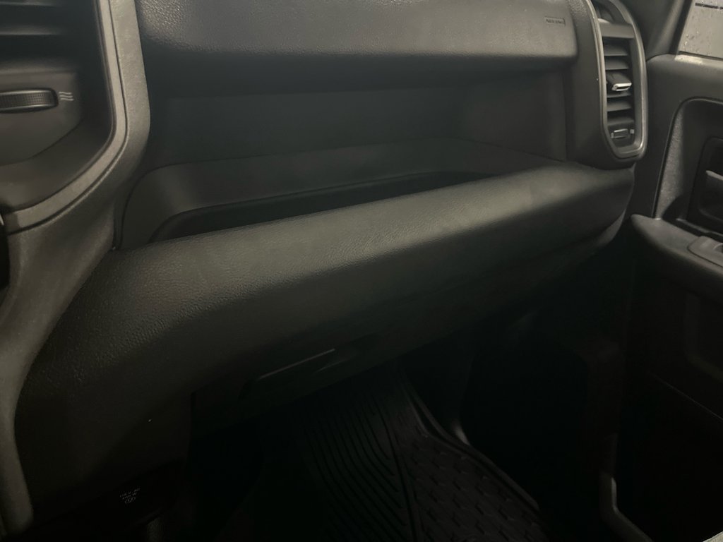 2026 Ram 2500 BLACK EXPRESS in Grand-Sault and Edmunston, New Brunswick - 17 - w1024h768px