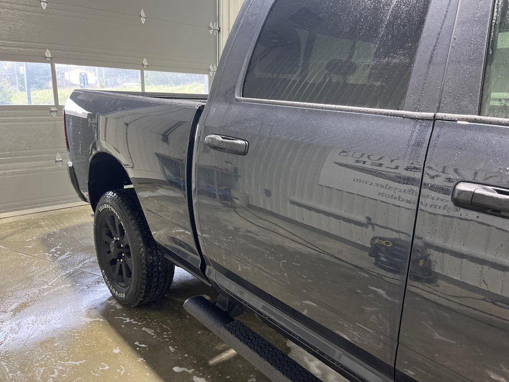 2026 Ram 2500 BLACK EXPRESS in Grand-Sault and Edmunston, New Brunswick - 4 - w1024h768px