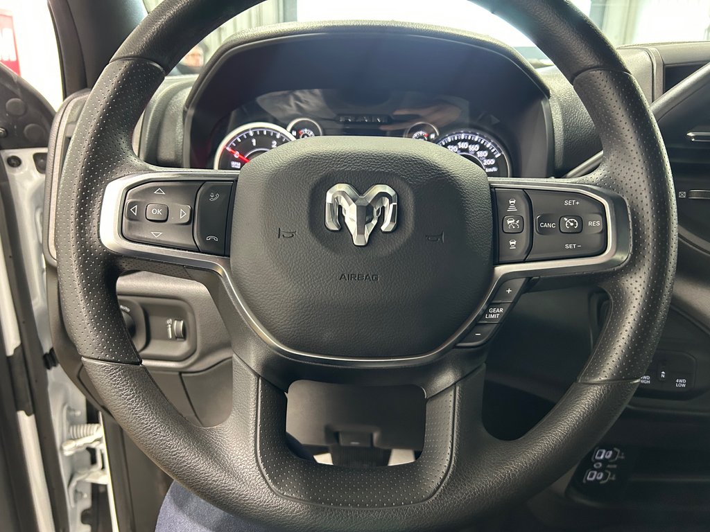 2026 Ram 2500 BLACK EXPRESS in Grand-Sault and Edmunston, New Brunswick - 11 - w1024h768px