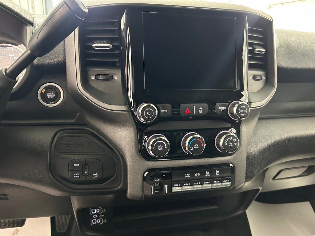 2026 Ram 2500 BLACK EXPRESS in Grand-Sault and Edmunston, New Brunswick - 12 - w1024h768px