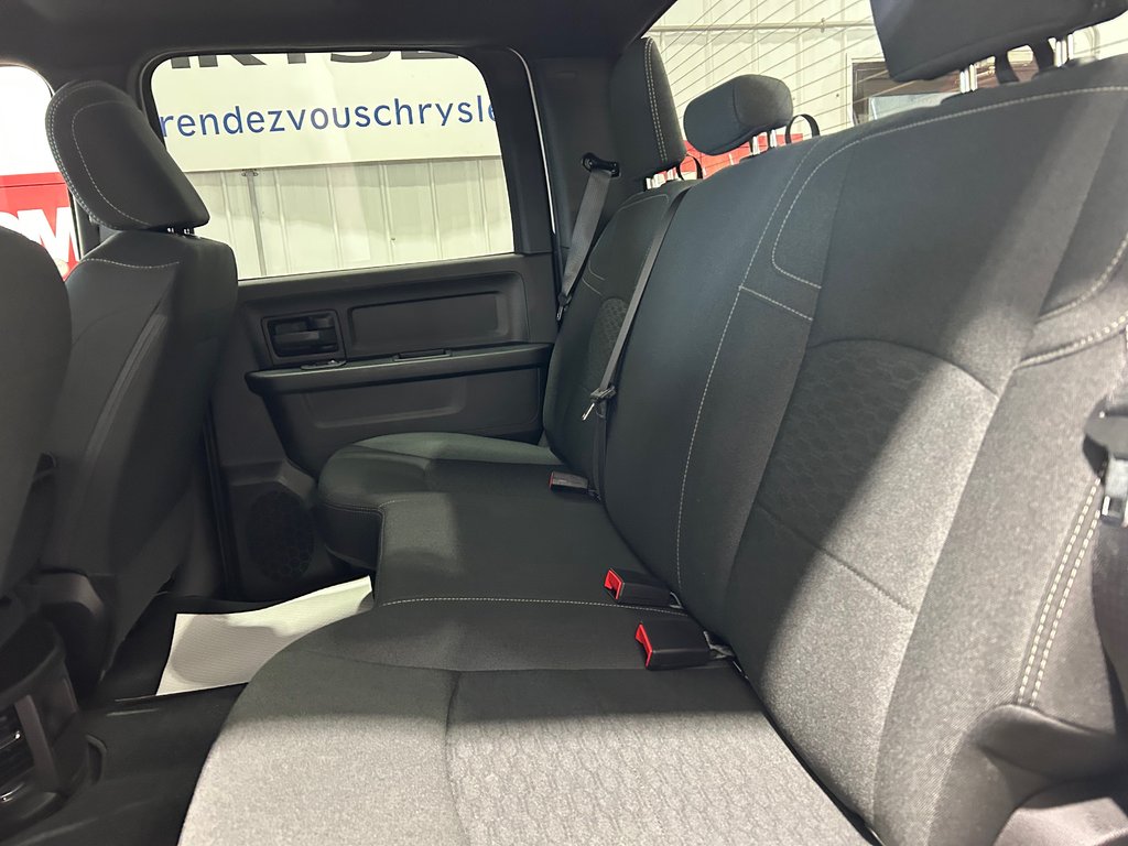 2026 Ram 2500 BLACK EXPRESS in Grand-Sault and Edmunston, New Brunswick - 9 - w1024h768px