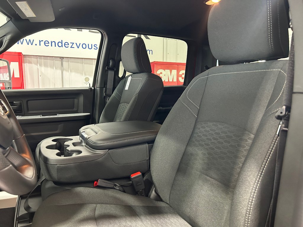 2026 Ram 2500 BLACK EXPRESS in Grand-Sault and Edmunston, New Brunswick - 9 - w1024h768px