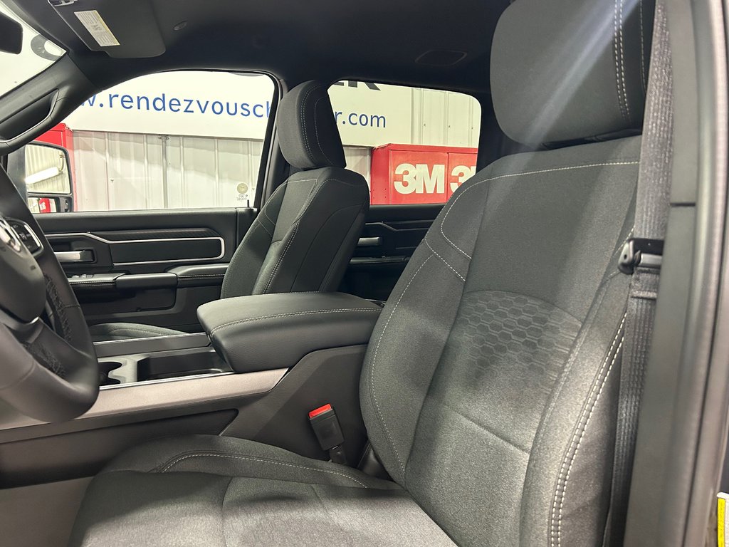 2026 Ram 2500 BIG HORN in Grand-Sault and Edmunston, New Brunswick - 9 - w1024h768px