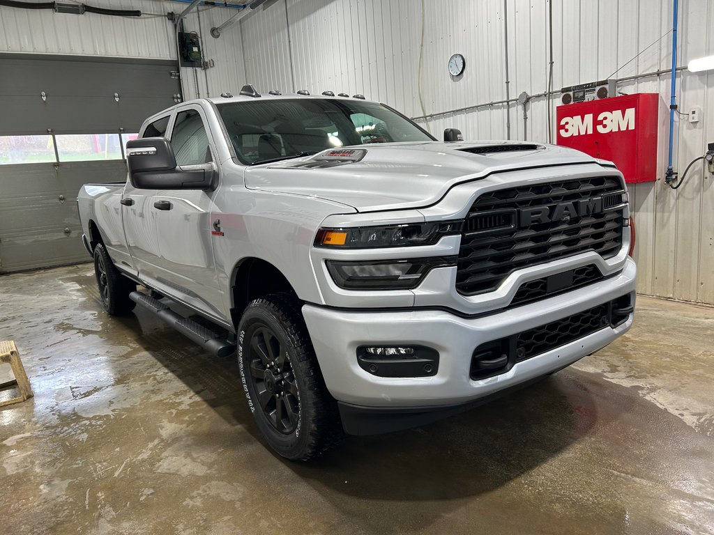 2026 Ram 2500 BLACK EXPRESS in Grand-Sault and Edmunston, New Brunswick - 3 - w1024h768px