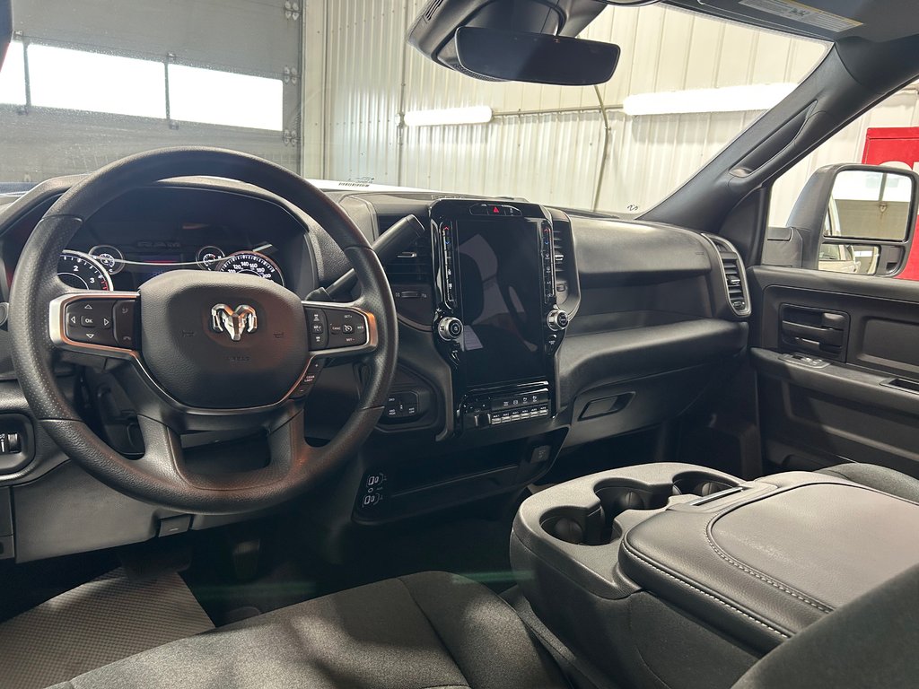 2026 Ram 2500 BLACK EXPRESS in Grand-Sault and Edmunston, New Brunswick - 8 - w1024h768px