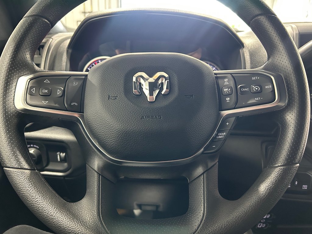 2026 Ram 2500 BLACK EXPRESS in Grand-Sault and Edmunston, New Brunswick - 11 - w1024h768px