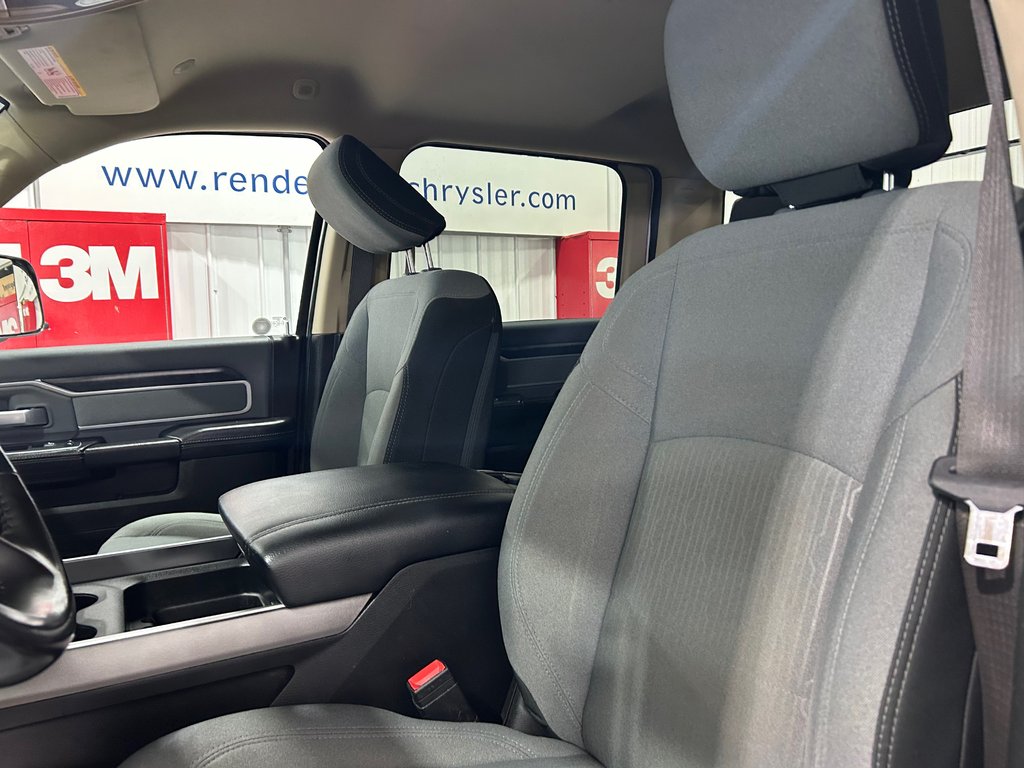 2020 Ram 3500 BIG HORN in Grand-Sault and Edmunston, New Brunswick - 10 - w1024h768px
