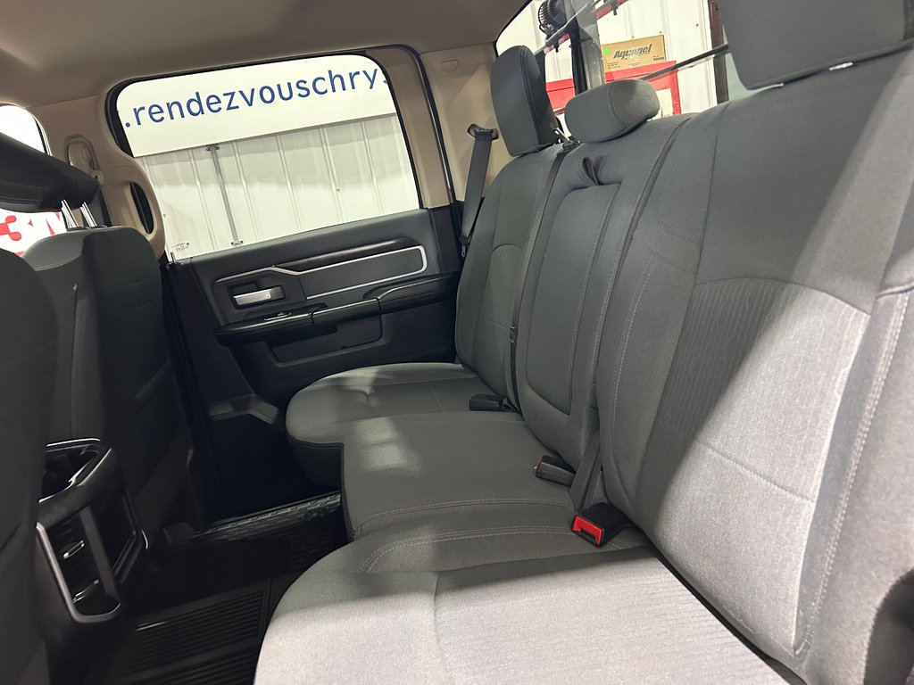 2020 Ram 3500 BIG HORN in Grand-Sault and Edmunston, New Brunswick - 9 - w1024h768px