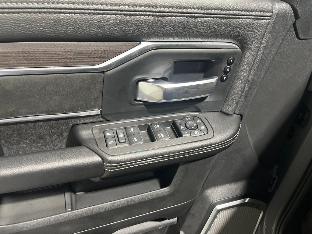 2026 Ram 3500 LARAMIE in Grand-Sault and Edmunston, New Brunswick - 9 - w1024h768px