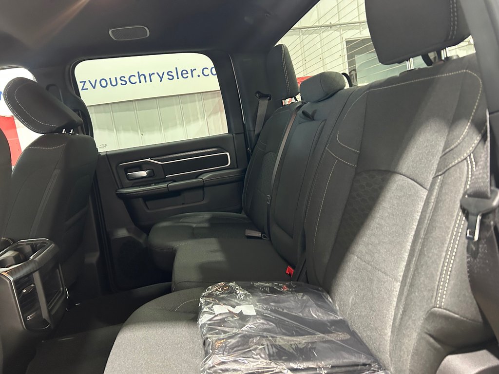 2026 Ram 3500 BIG HORN in Grand-Sault and Edmunston, New Brunswick - 8 - w1024h768px