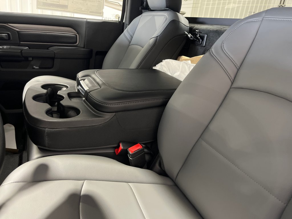 2026 Ram 5500 TRADESMAN in Grand-Sault and Edmunston, New Brunswick - 18 - w1024h768px