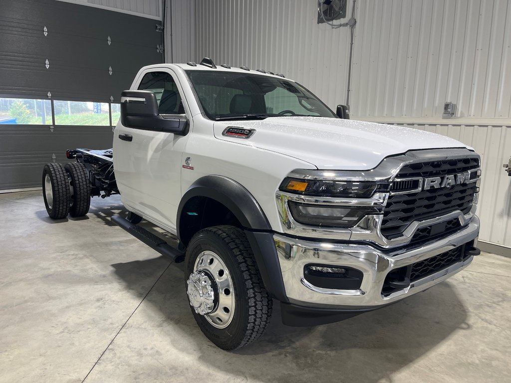2026 Ram 5500 TRADESMAN in Grand-Sault and Edmunston, New Brunswick - 3 - w1024h768px