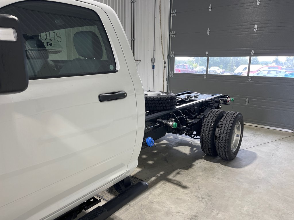 2026 Ram 5500 TRADESMAN in Grand-Sault and Edmunston, New Brunswick - 6 - w1024h768px