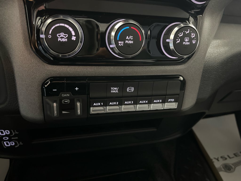 2026 Ram 5500 TRADESMAN in Grand-Sault and Edmunston, New Brunswick - 13 - w1024h768px