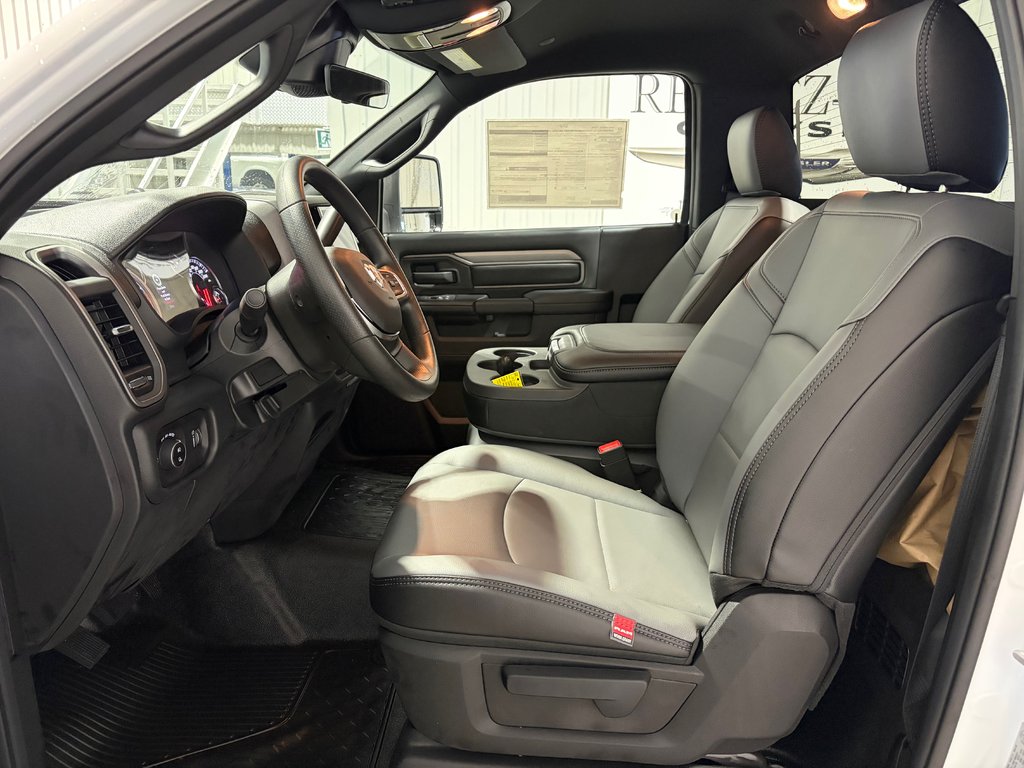 2026 Ram 5500 TRADESMAN in Grand-Sault and Edmunston, New Brunswick - 14 - w1024h768px