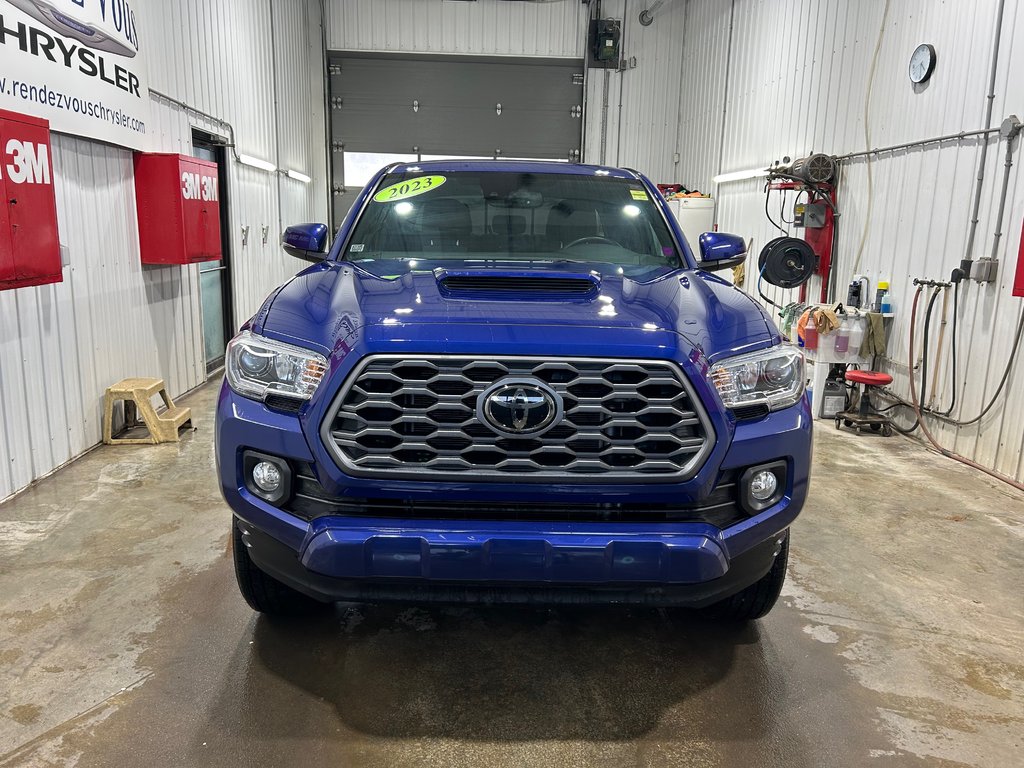 Toyota TACOMA  2023 à Grand-Sault et Edmunston, Nouveau-Brunswick - 2 - w1024h768px