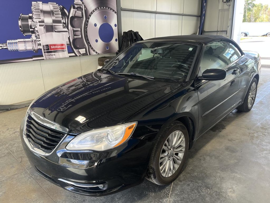 Chrysler 200 Cabriolet 2 portes Tourisme 2011 à New Richmond, Québec - 2 - w1024h768px