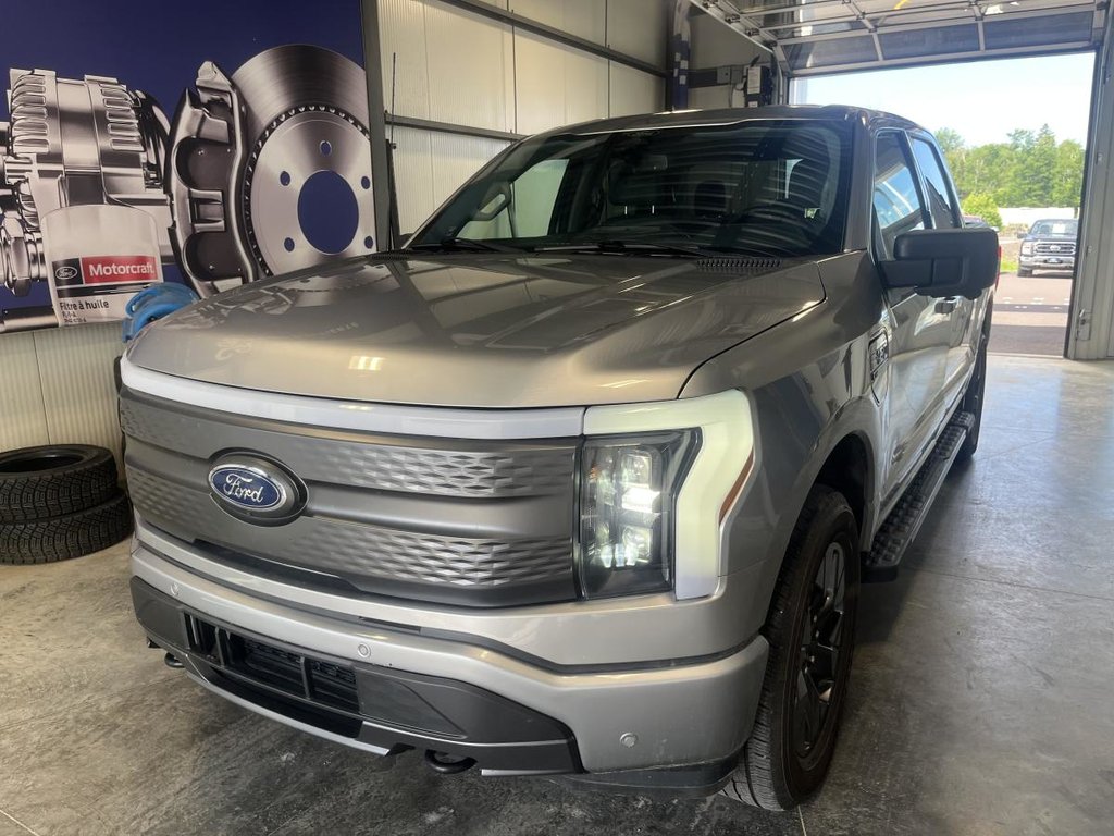 Ford F-150 Lightning XLT cabine SuperCrew 4RM caisse de 5,5 pi 2022 à New Richmond, Québec - 1 - w1024h768px