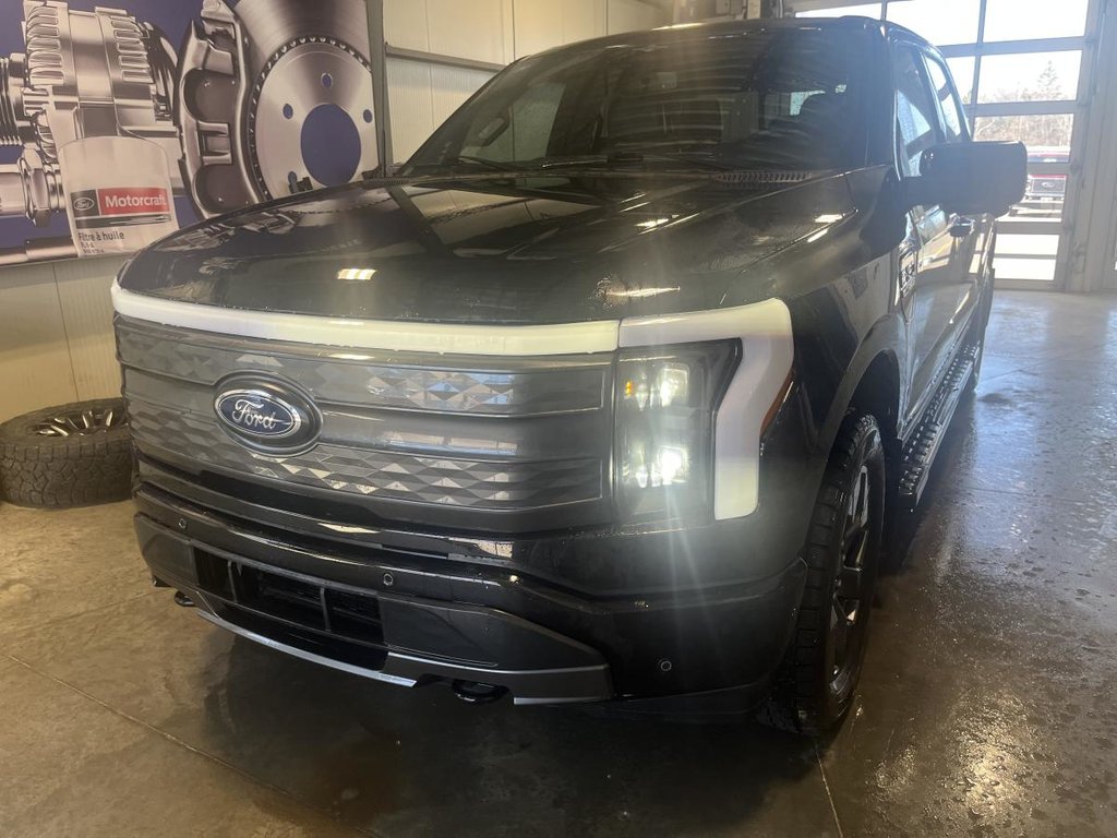 2023 Ford F-150 Lightning LARIAT cabine SuperCrew 4RM caisse de 5,5 pi in New Richmond, Quebec - 1 - w1024h768px