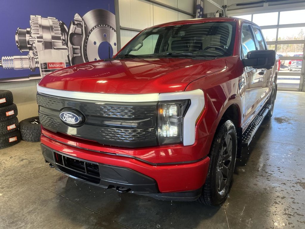 2024 Ford F-150 Lightning XLT cabine SuperCrew 4RM caisse de 5,5 pi in New Richmond, Quebec - 1 - w1024h768px
