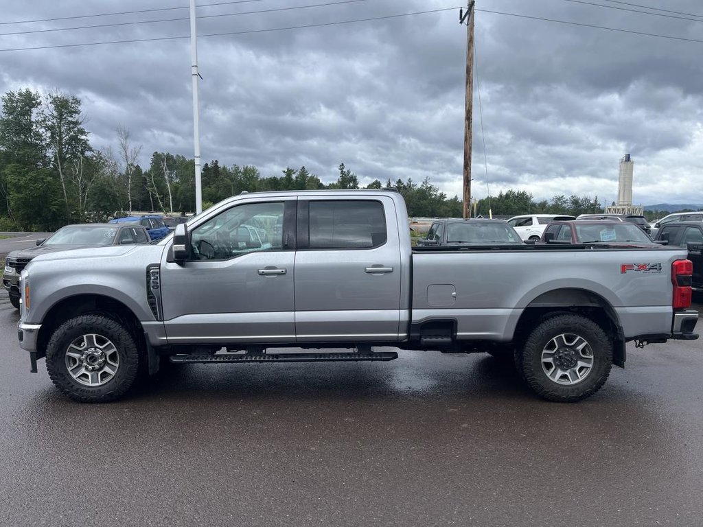 Ford Super Duty F-350 SRW LARIAT cabine double 4RM caisse de 8 pi 2023 à New Richmond, Québec - 2 - w1024h768px