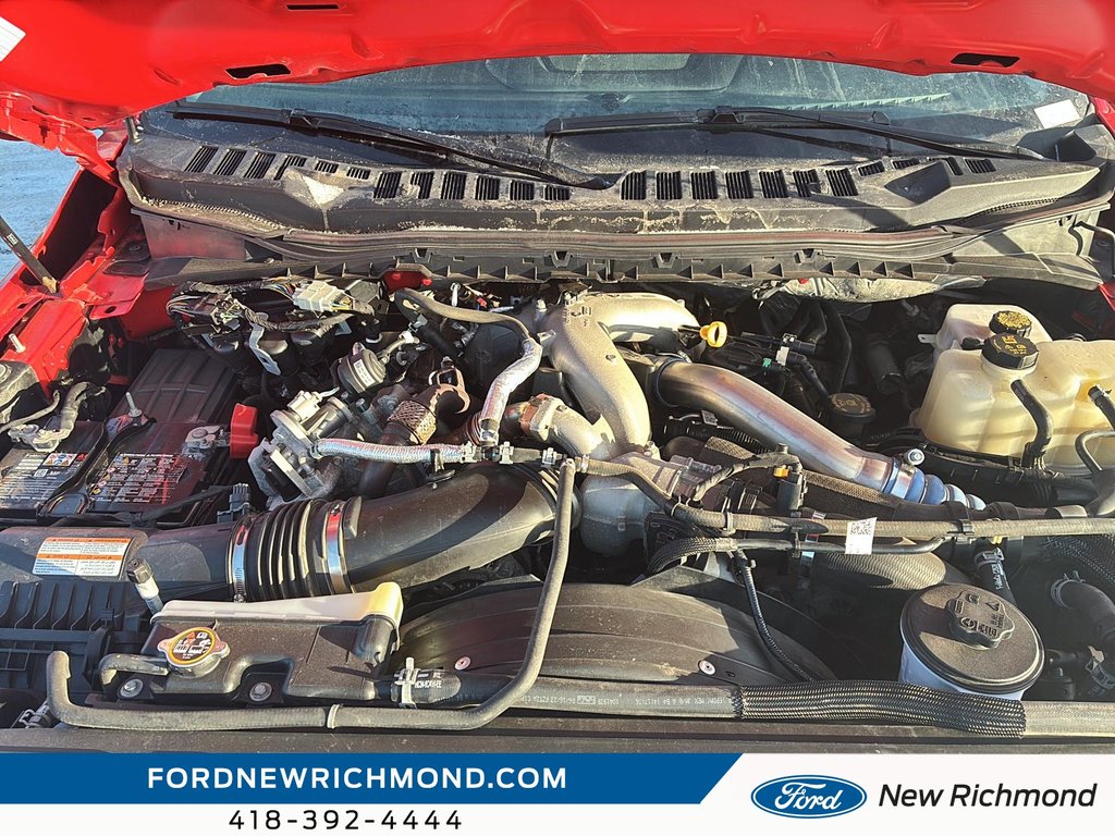 Ford Super Duty F-450 DRW XLT cabine 6 places 4RM caisse de 8 pi 2023 à New Richmond, Québec - 9 - w1024h768px