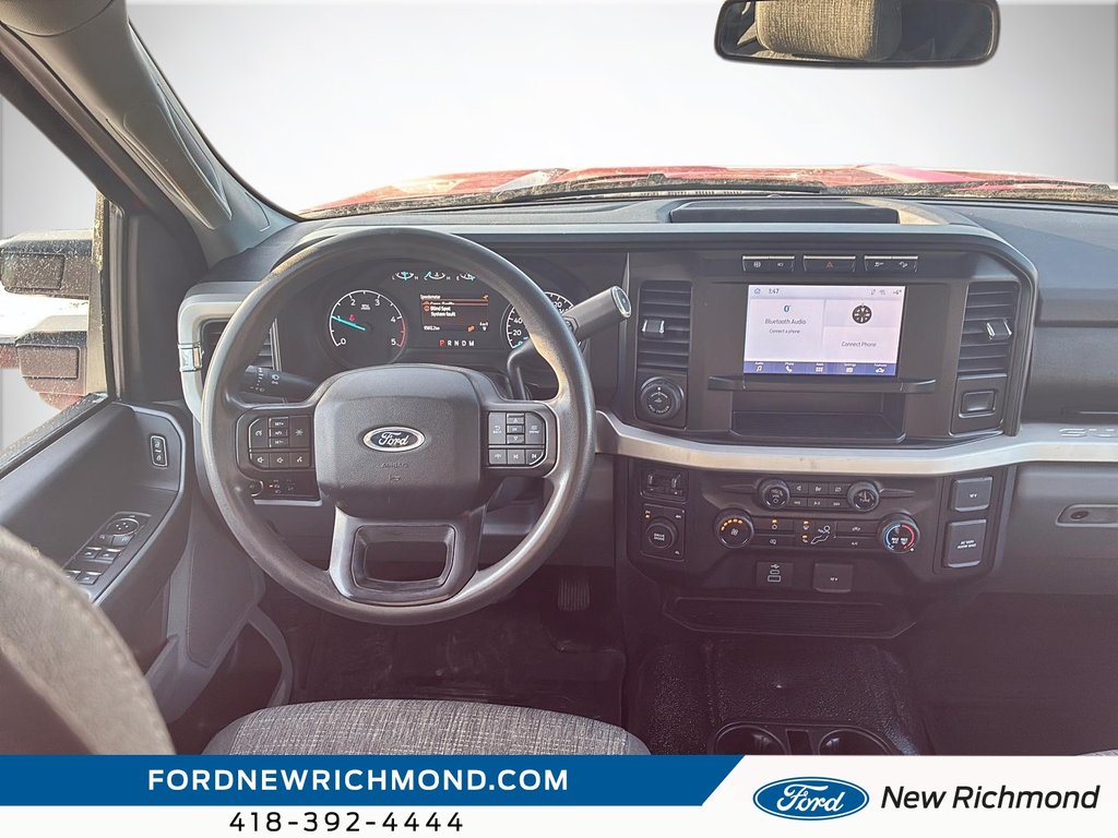 Ford Super Duty F-450 DRW XLT cabine 6 places 4RM caisse de 8 pi 2023 à New Richmond, Québec - 10 - w1024h768px