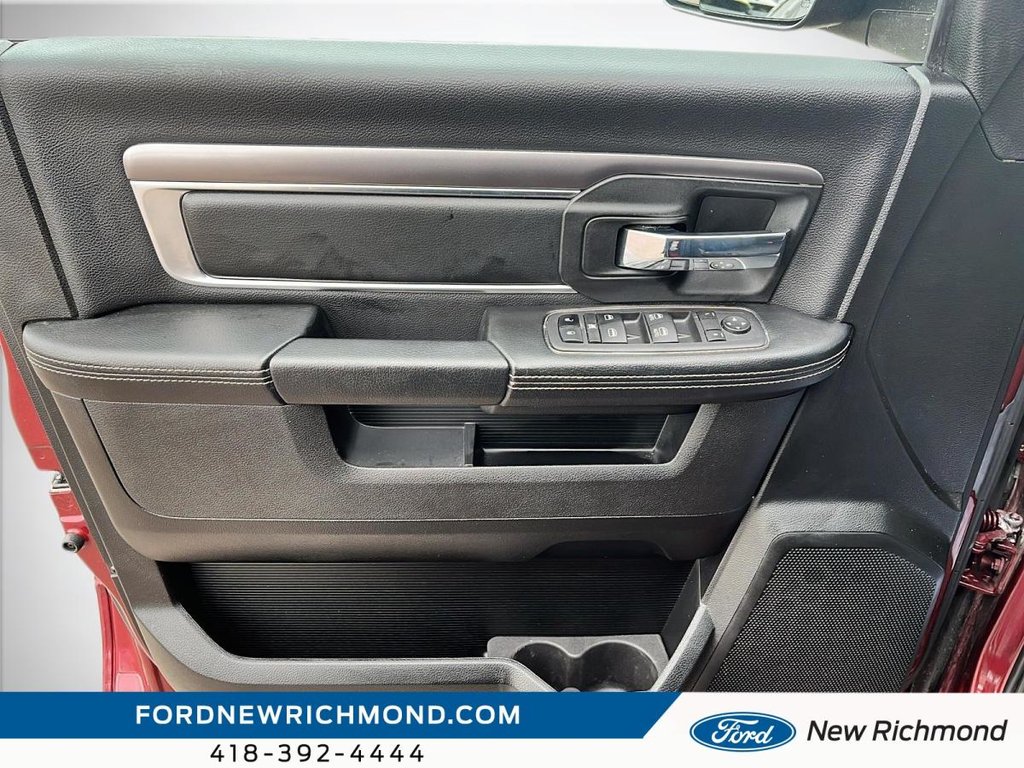 2022 Ram 1500 Classic Warlock cabine d'équipe 4x4 caisse de 5 pi 7 po in New Richmond, Quebec - 12 - w1024h768px