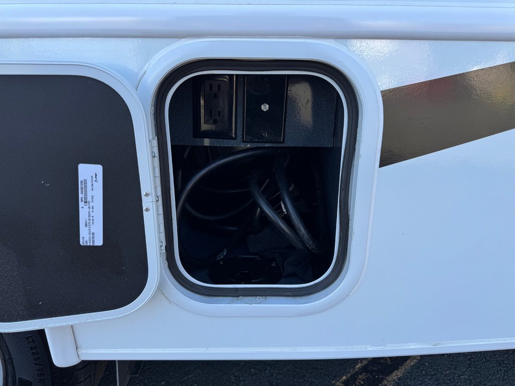 2022 Chevrolet Express Commercial Cutaway CLASSE C JAYCO REDHAWK SE 22C in Richmond, Quebec - 16 - w1024h768px