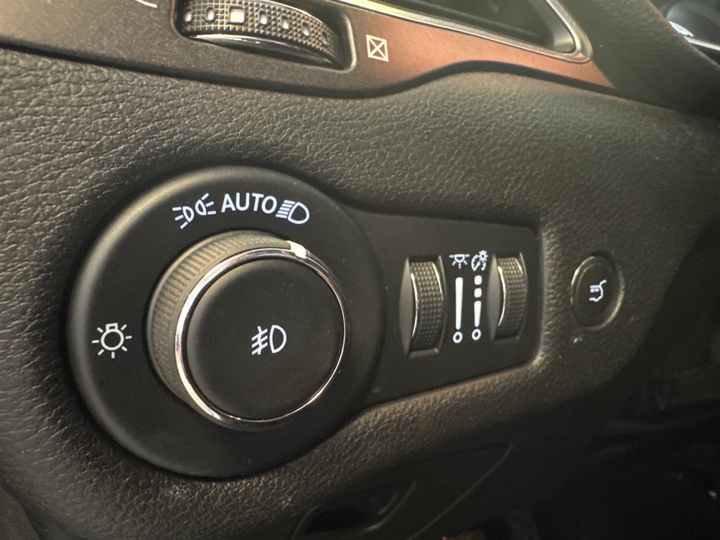 Jeep Cherokee Trailhawk Elite *TRÈS BAS KILOMÉTRAGE* 2022 à Richmond, Québec - 33 - w1024h768px