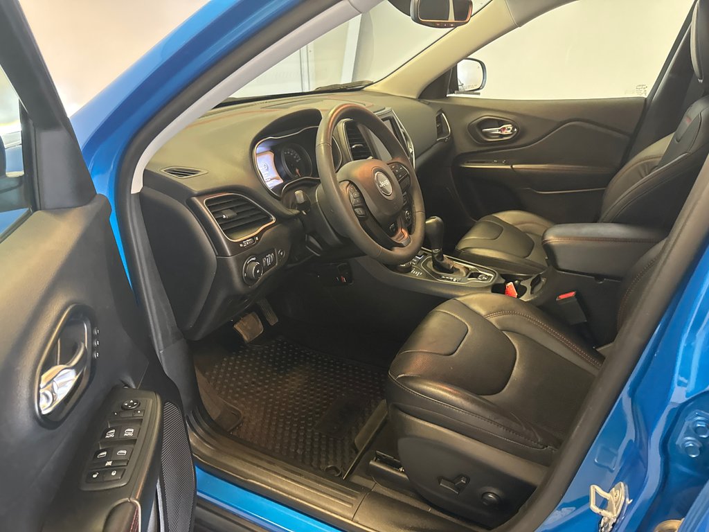 Jeep Cherokee Trailhawk Elite *TRÈS BAS KILOMÉTRAGE* 2022 à Richmond, Québec - 16 - w1024h768px