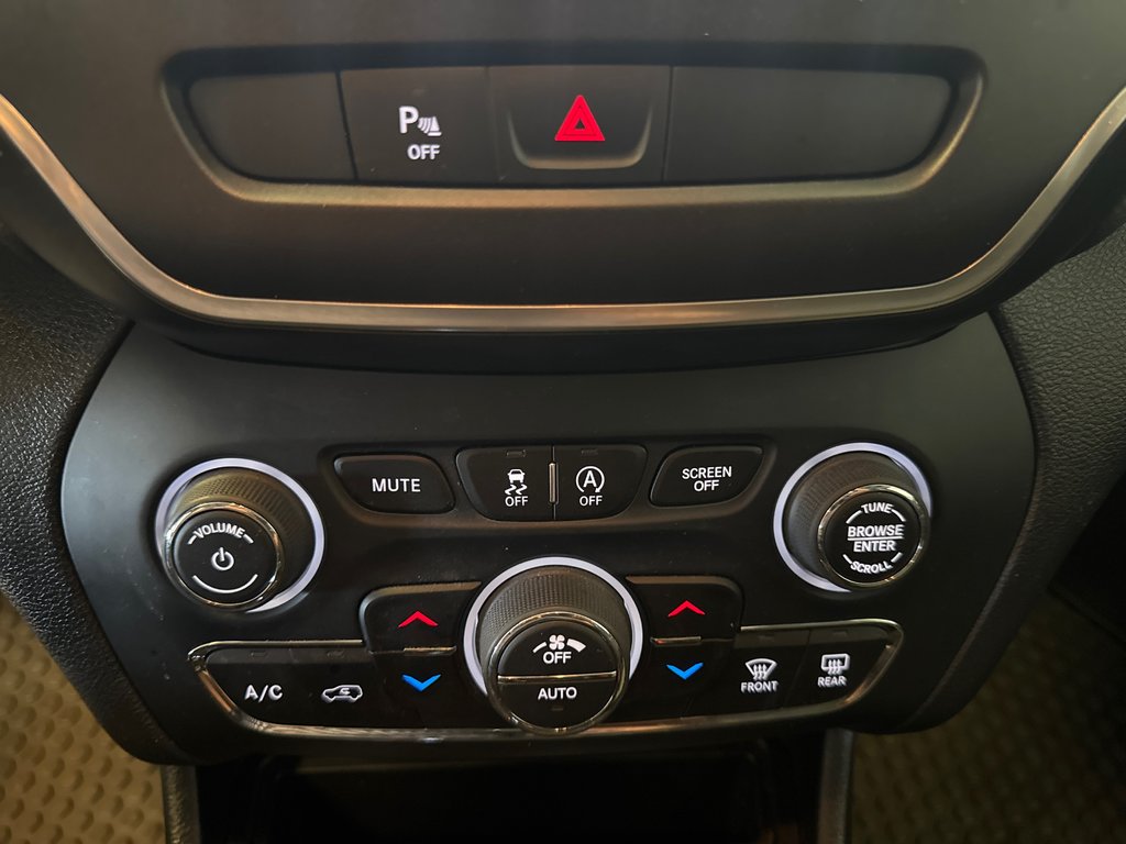 Jeep Cherokee Trailhawk Elite *TRÈS BAS KILOMÉTRAGE* 2022 à Richmond, Québec - 27 - w1024h768px