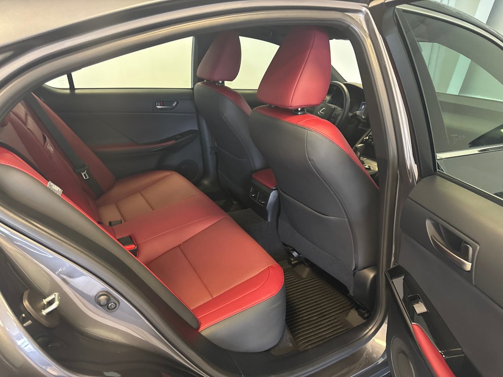 2024 Lexus IS 300 AWD *TRÈS BEAU VÉHICULE* in Richmond, Quebec - 18 - w1024h768px