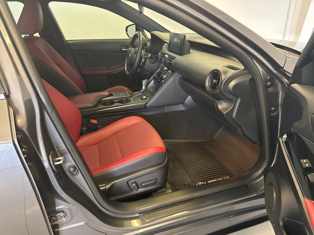 2024 Lexus IS 300 AWD *TRÈS BEAU VÉHICULE* in Richmond, Quebec - 19 - w1024h768px