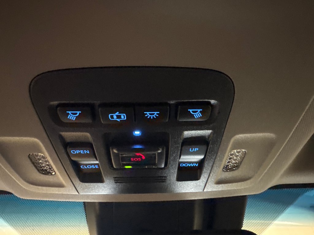 Toyota Camry XLE HYBRIDE *EN EXCELLENTE CONDITION!* 2020 à Richmond, Québec - 35 - w1024h768px