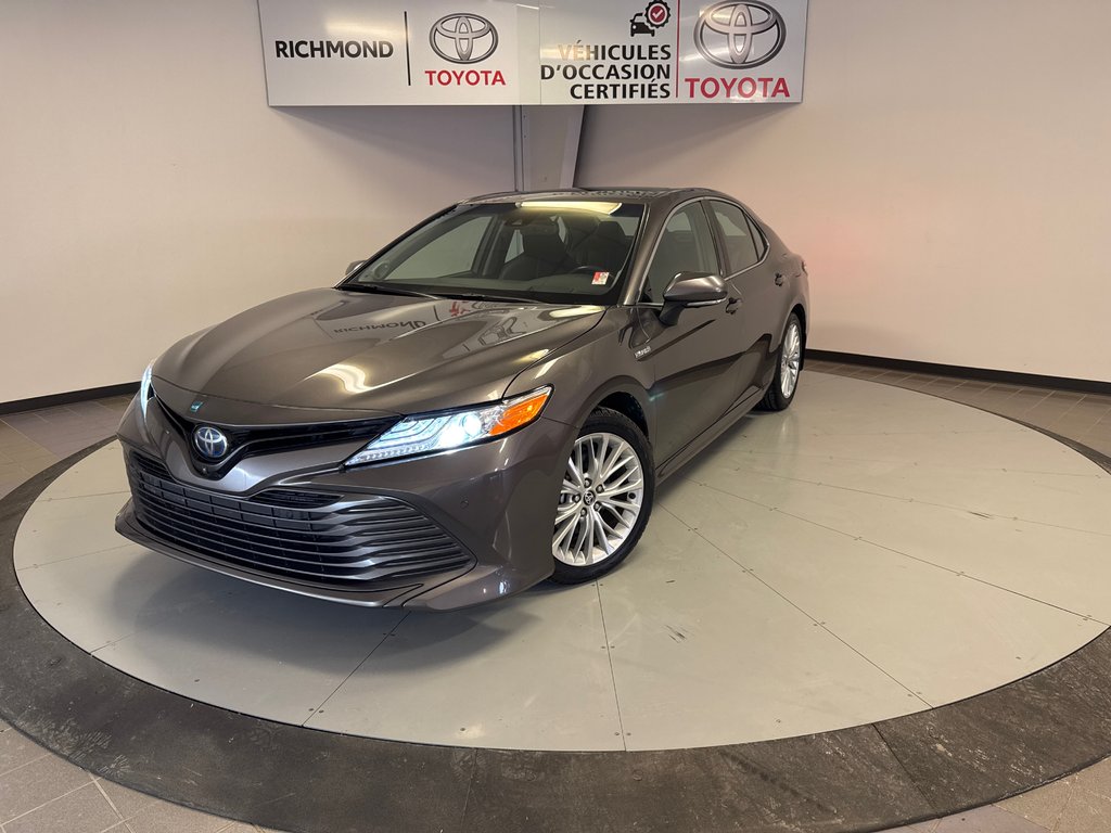 Toyota Camry XLE HYBRIDE *EN EXCELLENTE CONDITION!* 2020 à Richmond, Québec - 1 - w1024h768px