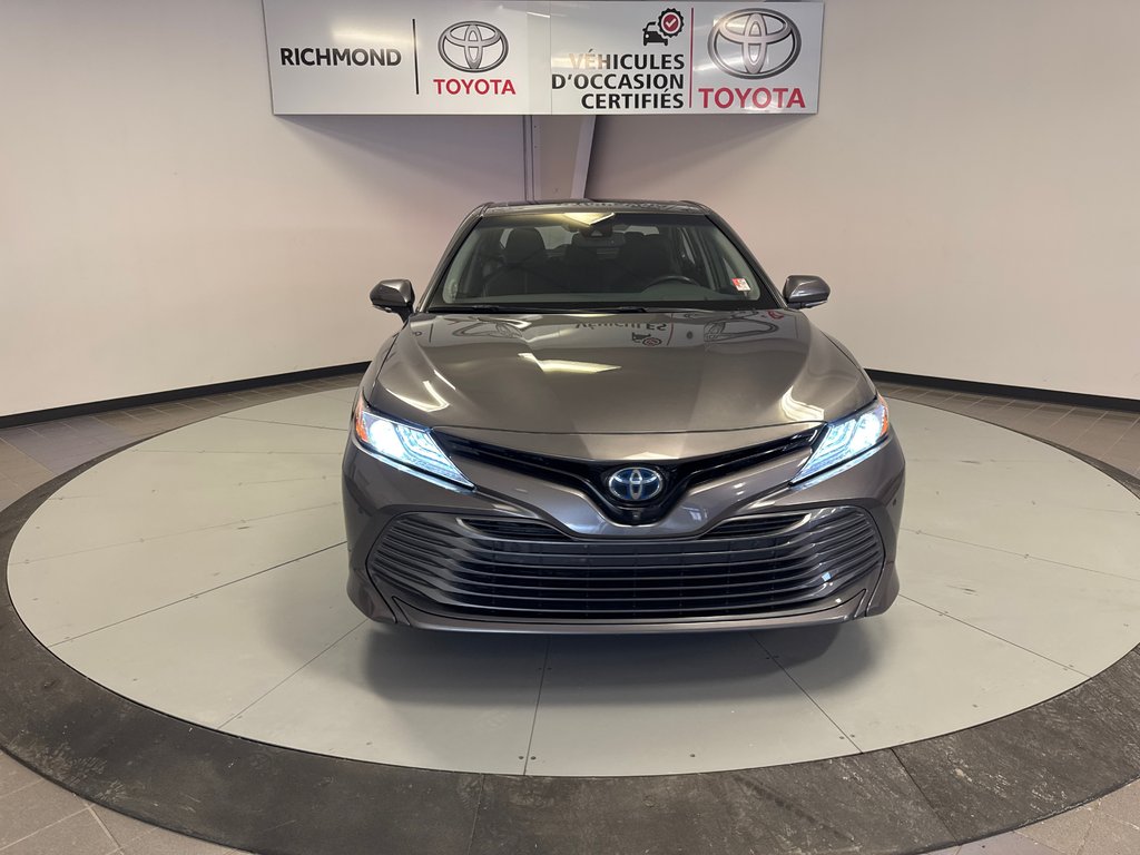 Toyota Camry XLE HYBRIDE *EN EXCELLENTE CONDITION!* 2020 à Richmond, Québec - 13 - w1024h768px