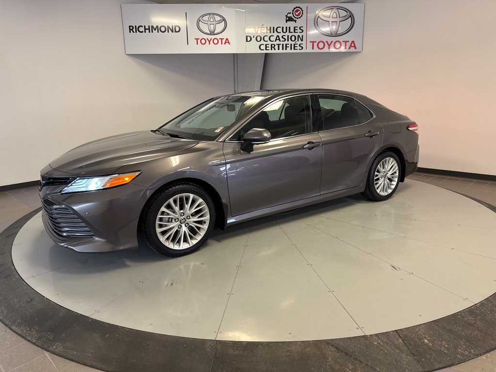 Toyota Camry XLE HYBRIDE *EN EXCELLENTE CONDITION!* 2020 à Richmond, Québec - 3 - w1024h768px