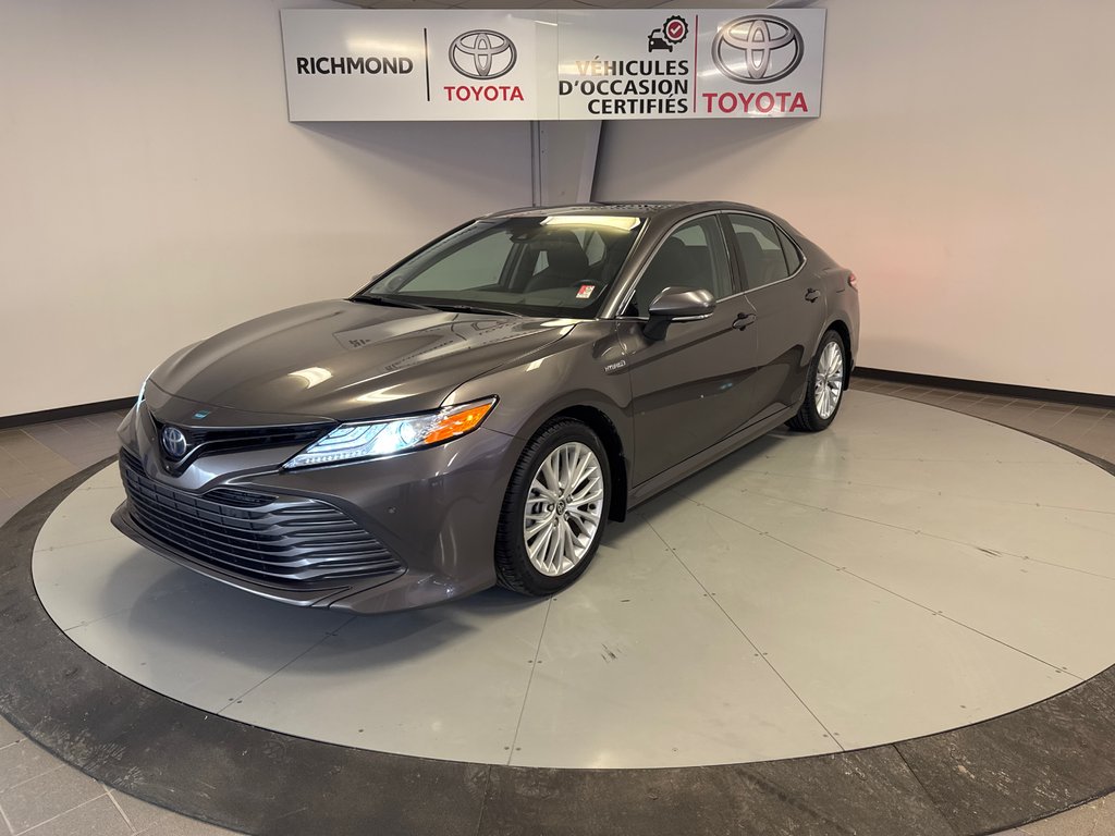 Toyota Camry XLE HYBRIDE *EN EXCELLENTE CONDITION!* 2020 à Richmond, Québec - 2 - w1024h768px