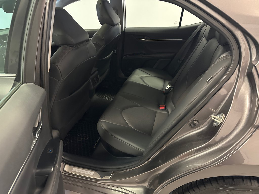 Toyota Camry XLE HYBRIDE *EN EXCELLENTE CONDITION!* 2020 à Richmond, Québec - 17 - w1024h768px