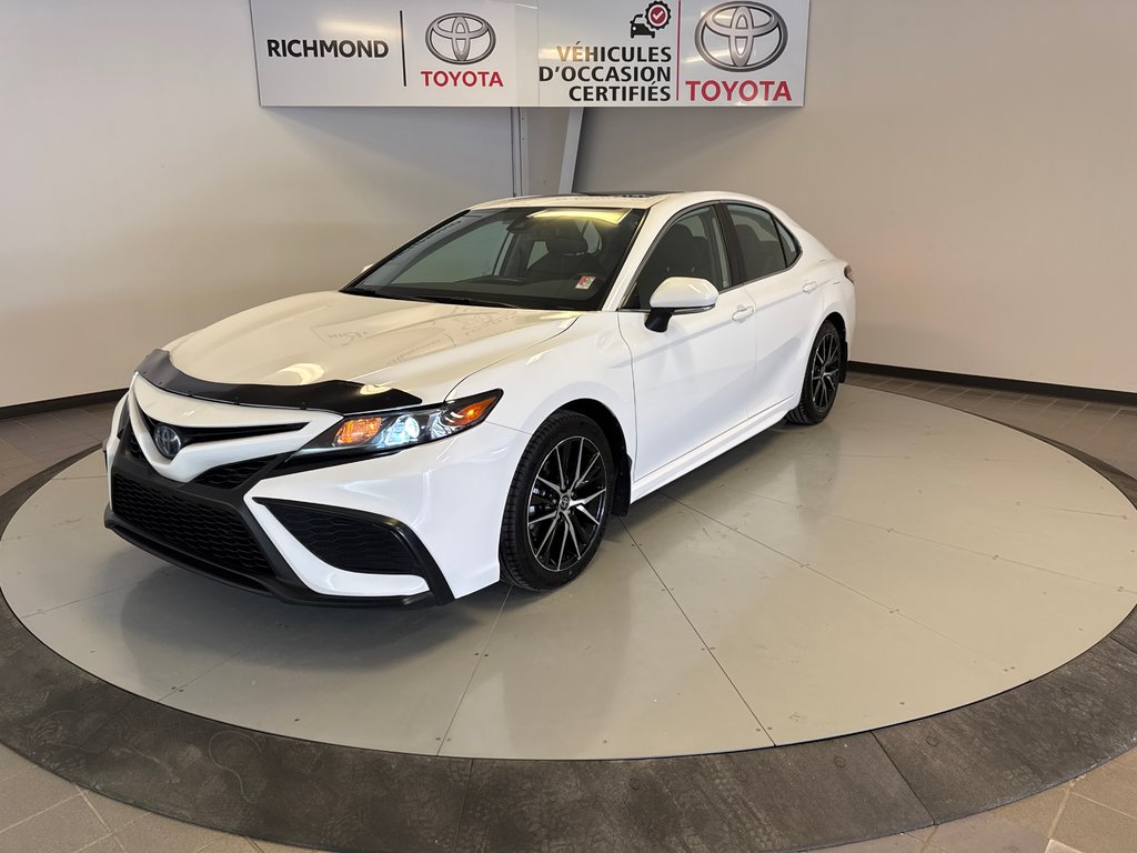 Toyota Camry HYBRIDE SE *TOIT+ MAGS* 2022 à Richmond, Québec - 2 - w1024h768px