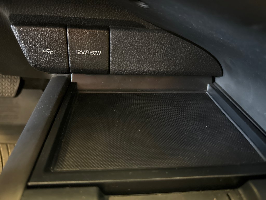 Toyota Camry Hybrid LE *TRÈS BEAU VÉHICULE* 2023 à Richmond, Québec - 26 - w1024h768px