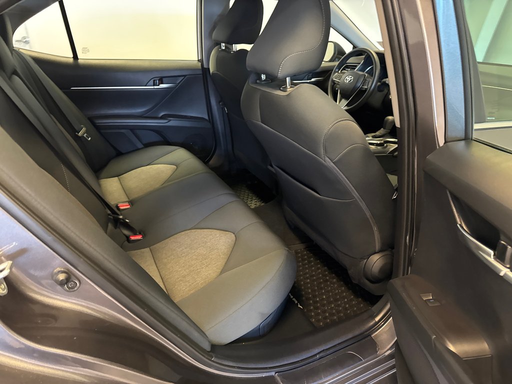 Toyota Camry Hybrid LE *TRÈS BEAU VÉHICULE* 2023 à Richmond, Québec - 17 - w1024h768px